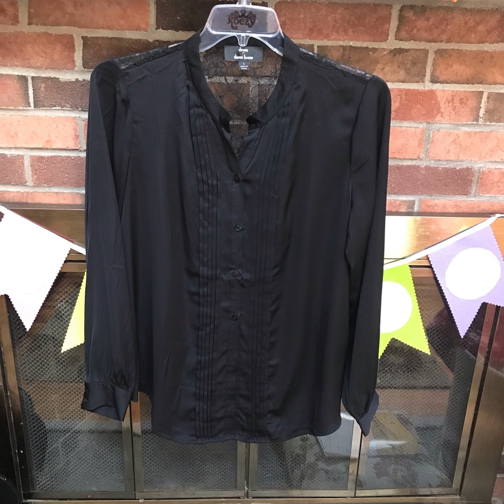 Dennis Basso Black Back Lace Blouse. EUC
